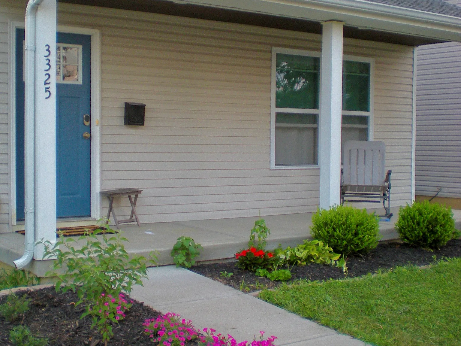 3325 Latonia Ave — Photo 2