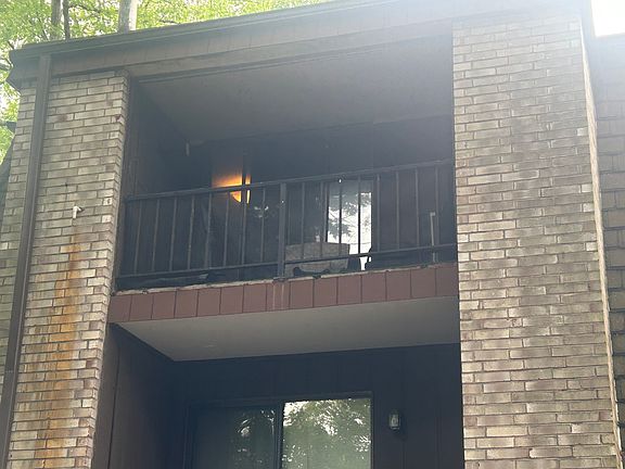 3rd image of 3 Greenbriar Dr APT 301