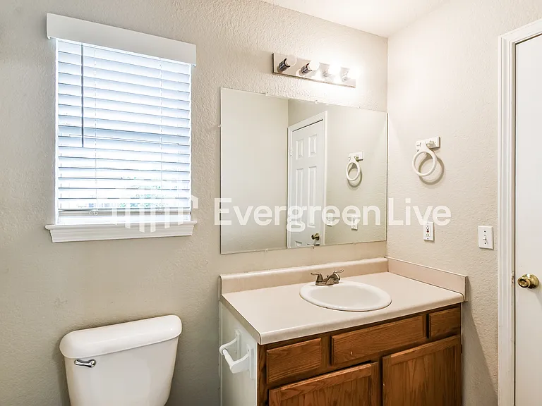 104 S Michael St — Photo 11