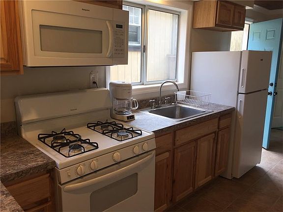 2nd image of 12011 Lakeview Dr