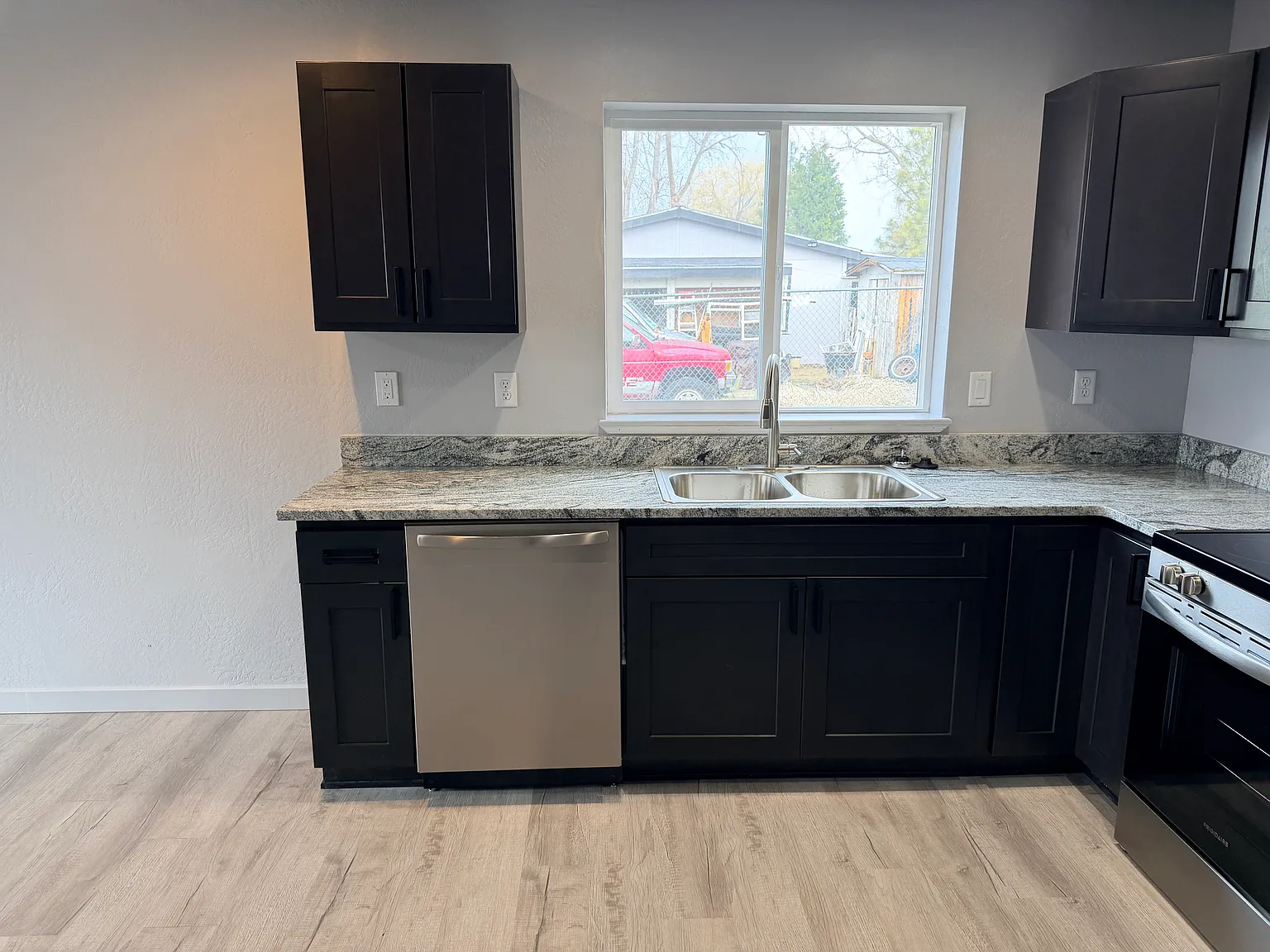 3 bed, 1100 sqft, $1,725 — Photo 4