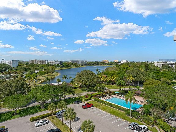 3rd image of 3050 N Palm Aire Drive #910