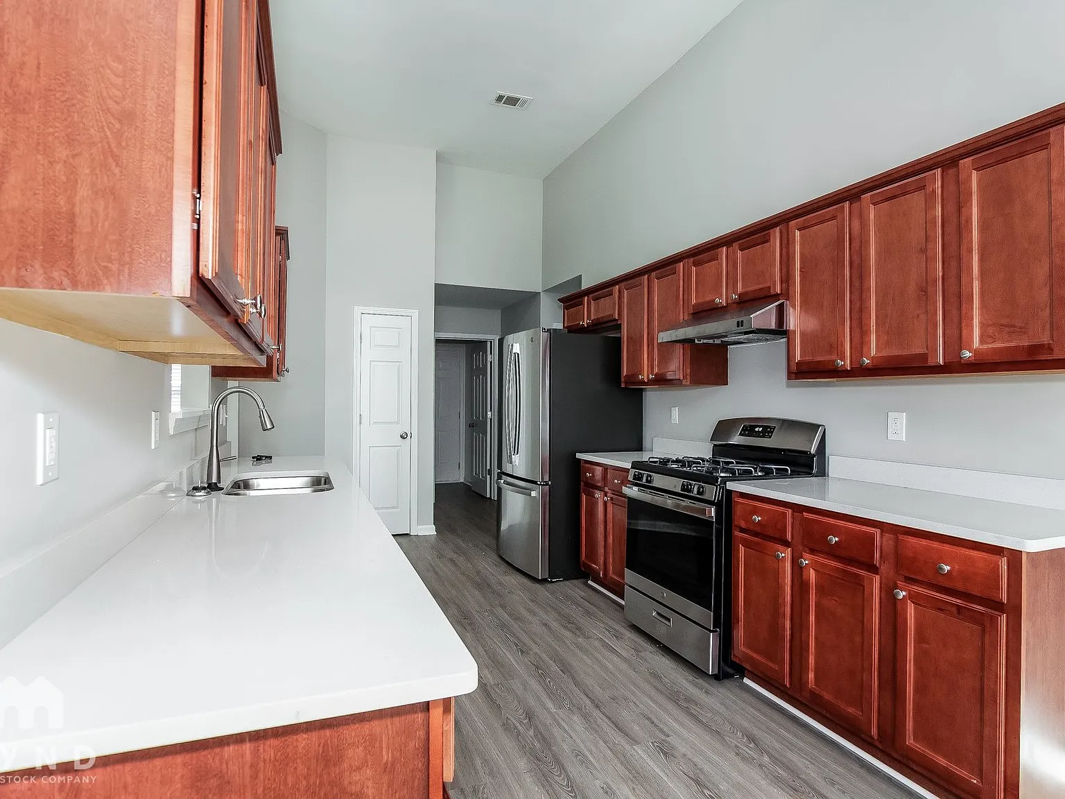 3 bed, 2.5 bath, 2407 sqft, $2,395 — Photo 2