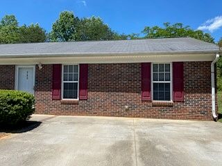 1st image of 383 Turner St #383