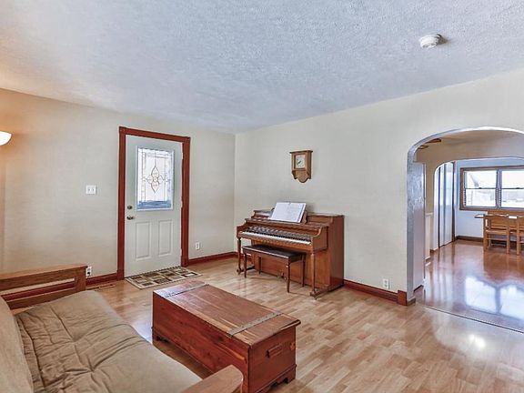 4th image of 931 Bailly St
