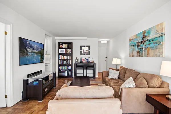 Sold by HomeDax Real Estate | media 7