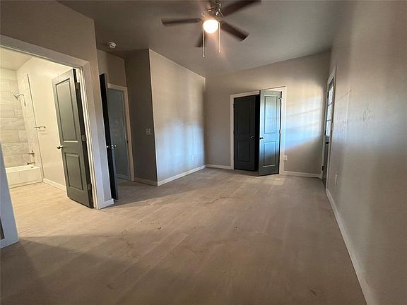 2nd image of 910 SW D Ave #1
