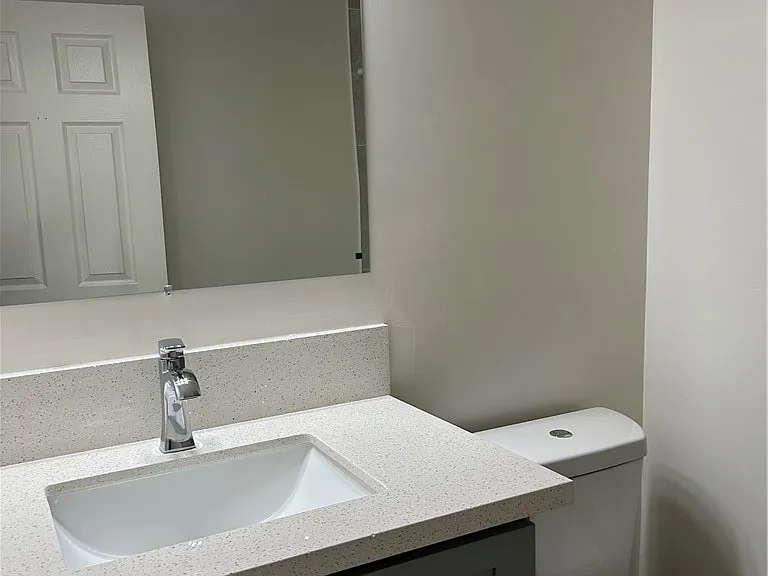 1609 N Niagara St — Photo 11