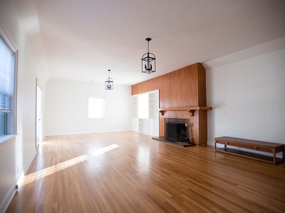 4th image of 275 W 10th St