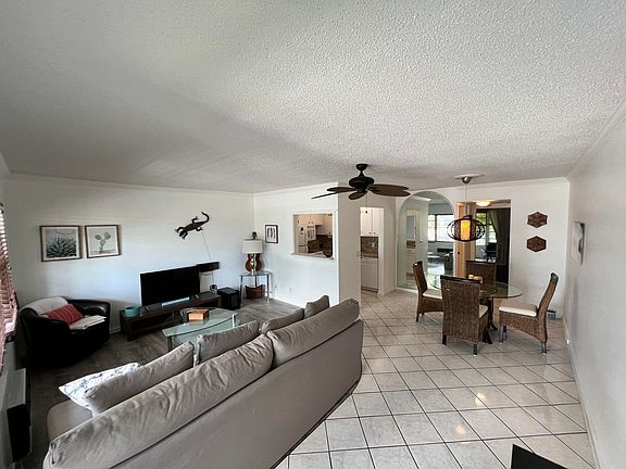 2nd image of 136 Ventnor Cres #I
