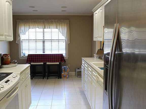 kitchen/ breakfast nook