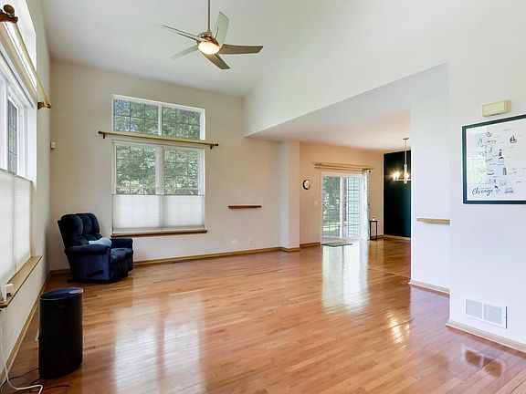 3rd image of 557 Shakespeare Dr