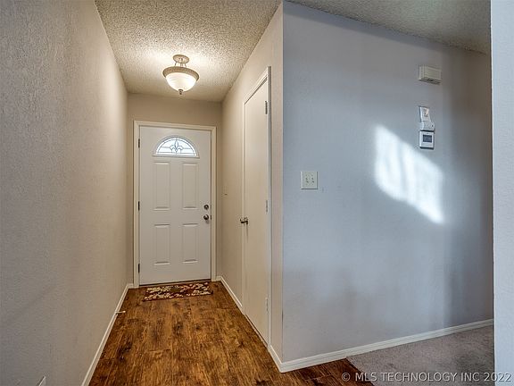 3rd image of 14017 S Oak Pl