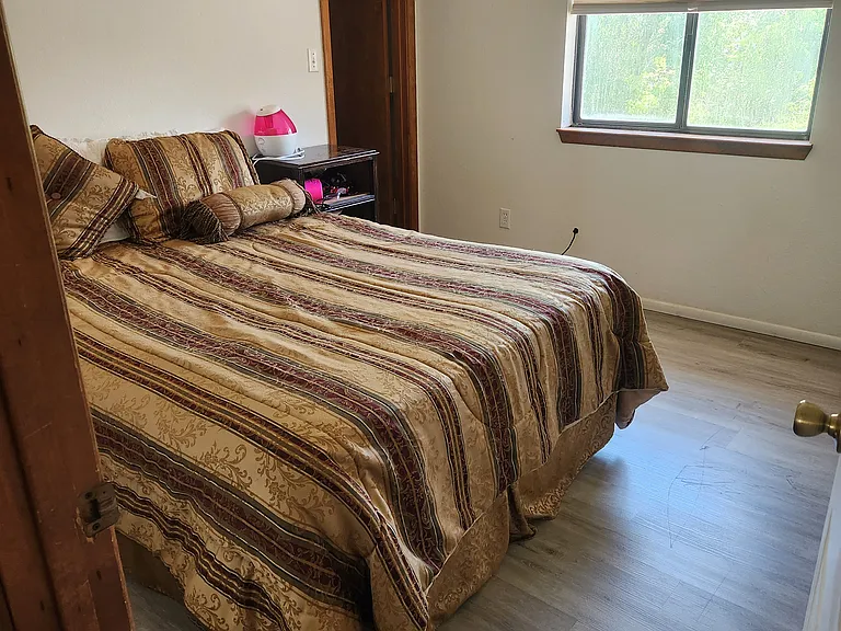 Second upstairs bedroom