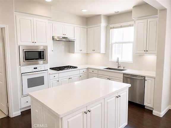 4th image of 15563 Jasmine Pl