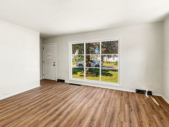 5th image of 4424 Meadow Ln