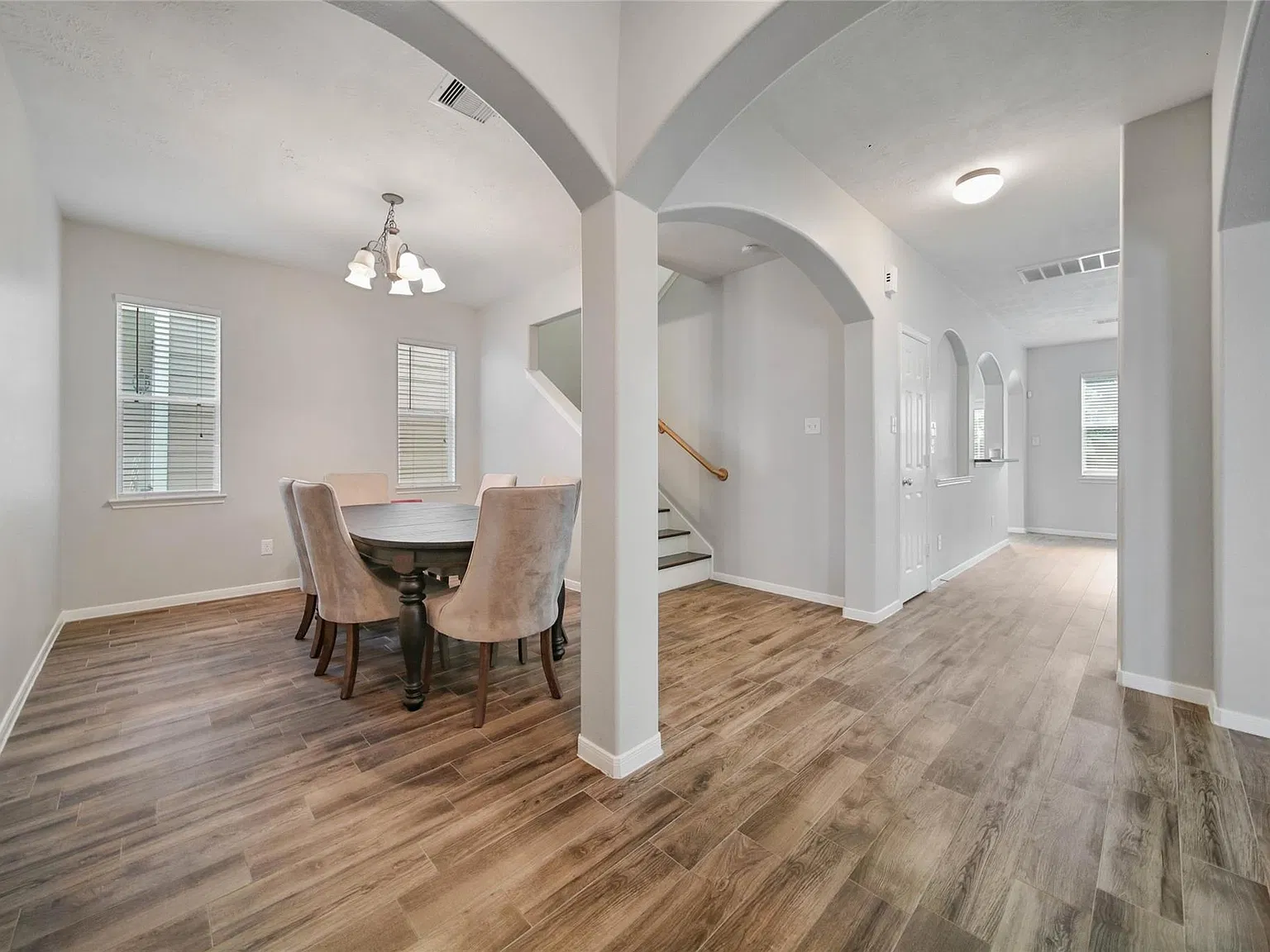 3 bed, 3.0 bath, 2041 sqft, $2,000 — Photo 2