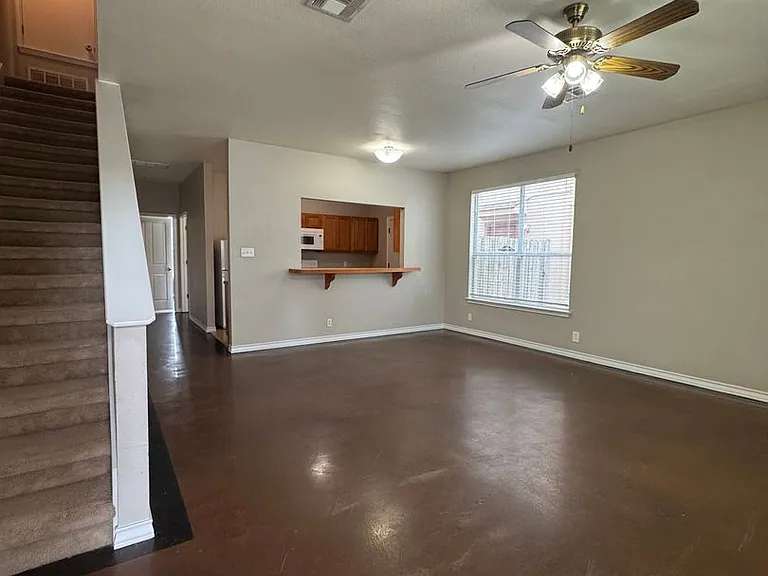 200 Sandstone Dr — Photo 2