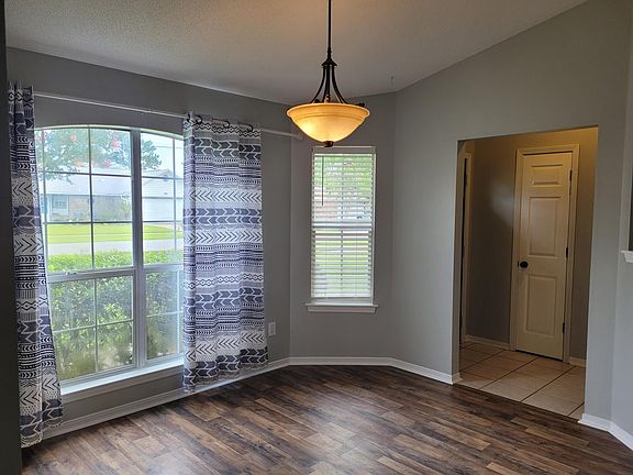 4th image of 9573 Brentwood Blvd