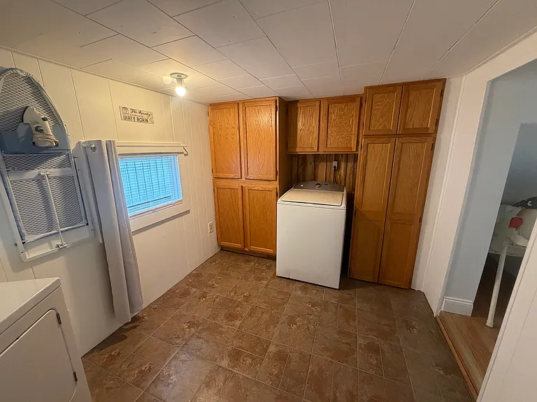 141 N Milton St — Photo 18