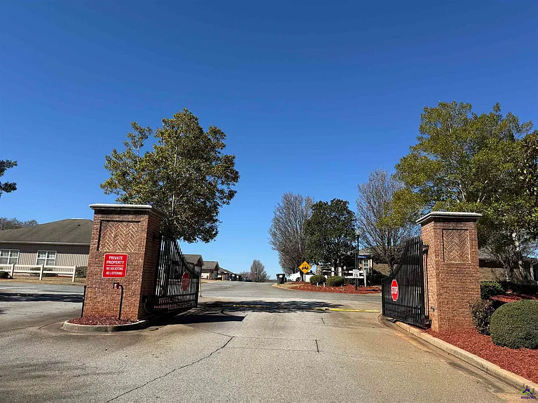 207 S Houston Springs Blvd — Photo 20