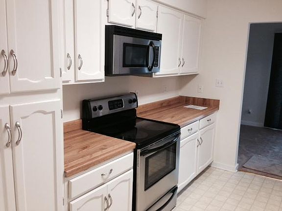 3rd image of 235 Misty Pointe Ln