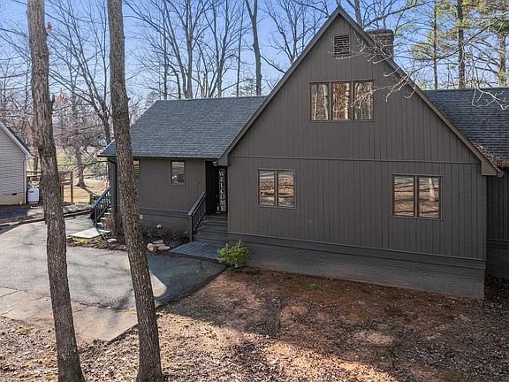 3rd image of 170 Jefferson Dr