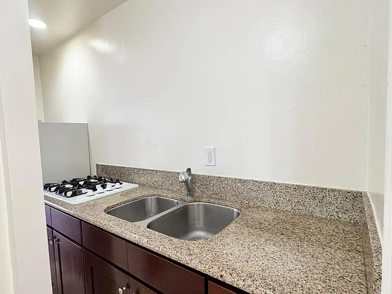 1041 S Norton Ave #1041 — Photo 7