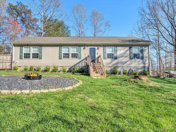 457 Sleepy Hollow Dr, Wirtz, VA 24184