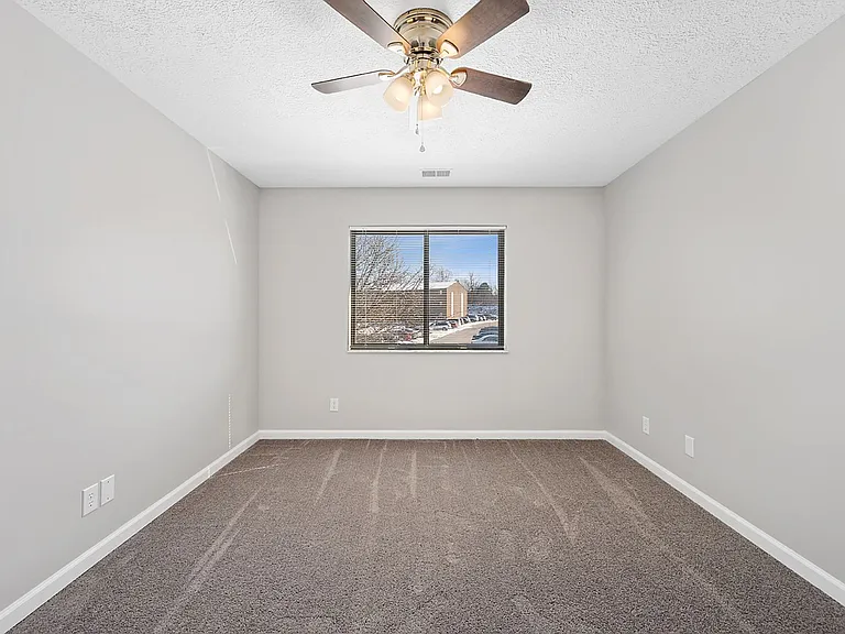 Skyridge Apartment Homes — Photo 43