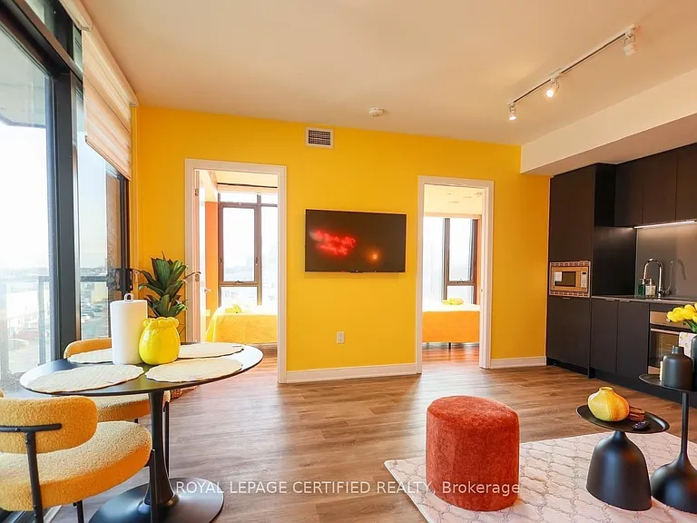 86 Dundas St E #302 — Photo 3