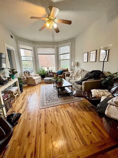 1st image of 2634 N Lincoln Ave #2