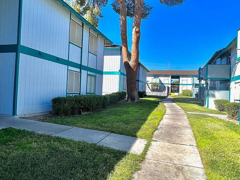 Canyon Club Apartments — Photo 8
