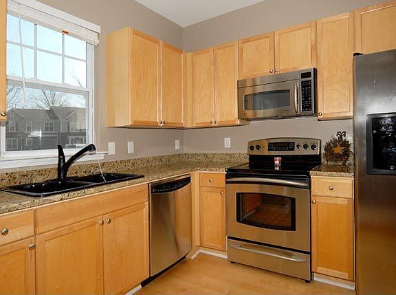 Kitchen Granite Counters & SS Appliances