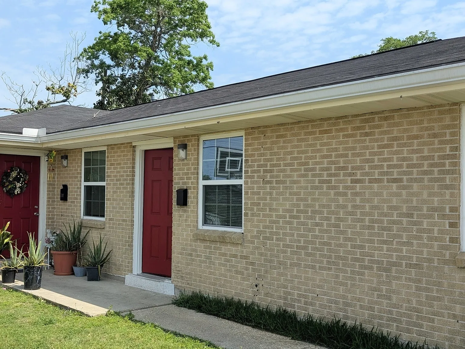 3 bed, 1350 sqft, $1,500 — Photo 1