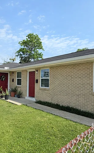 2001 James Dr Photo 1