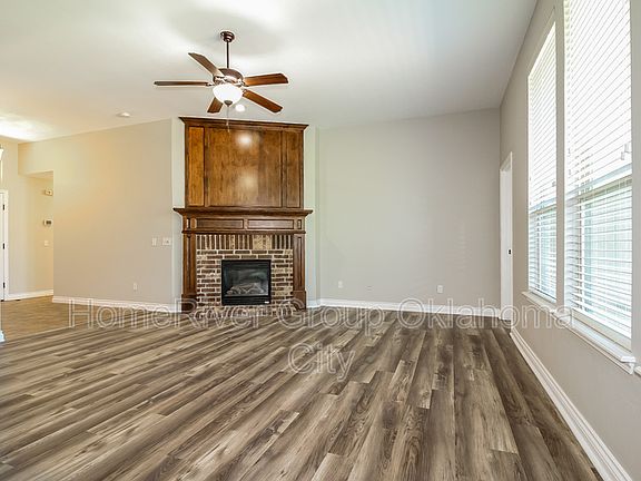 4th image of 4009 Sierra Vista Way