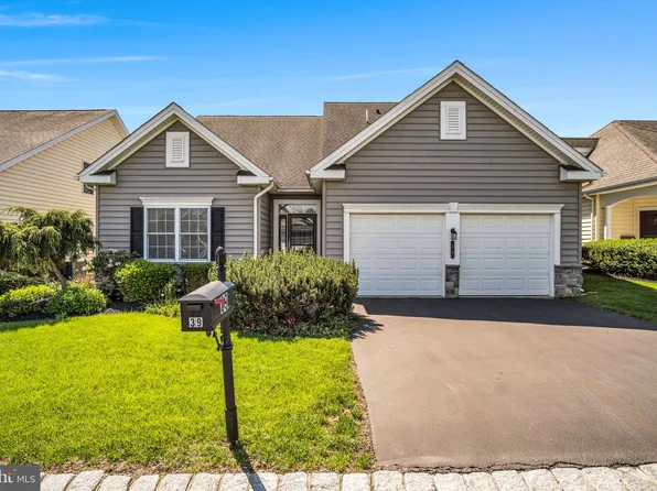 39 Presidents Dr, Mechanicsburg, PA 17050