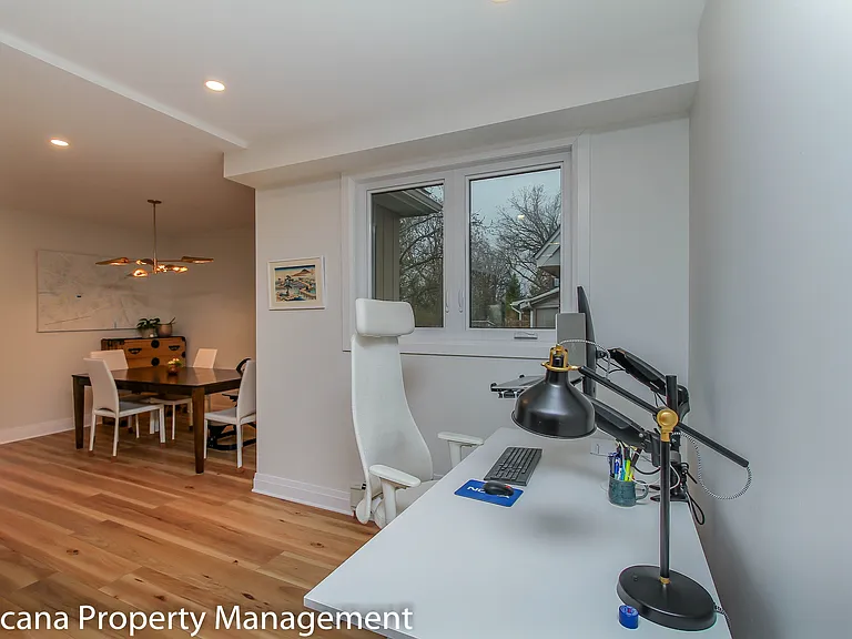 220 Cowley Ave — Photo 14