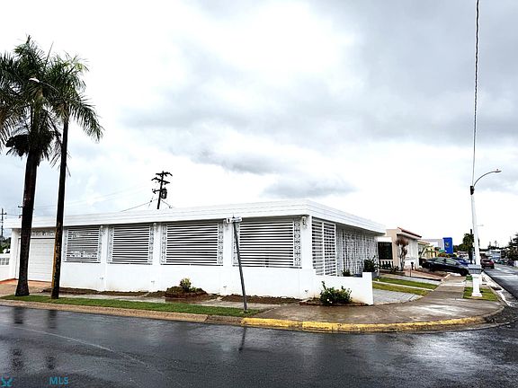 4th image of F 1 Urbanizacion Royal Gardens Bayamon