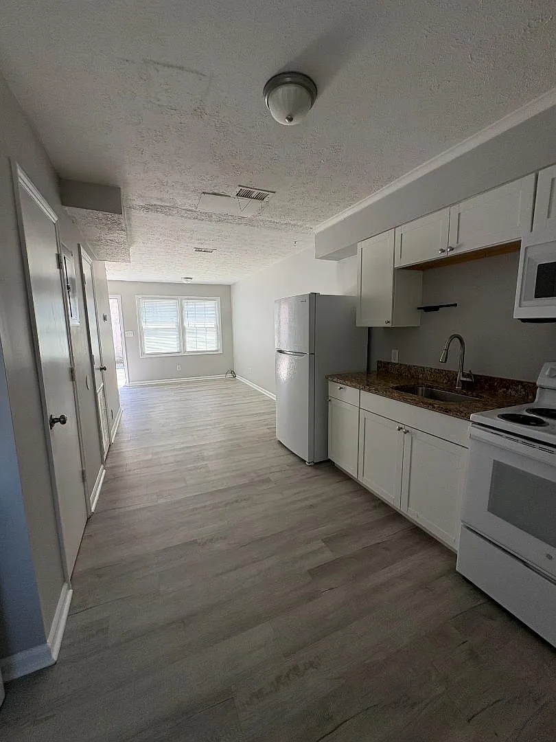 502 6th Avenue North - Apt 5 — Photo 4