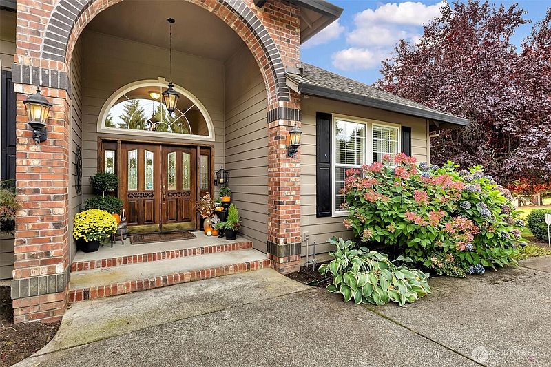 3rd image of 3901 NW 150th Circle