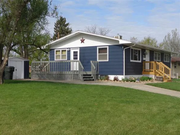 712 Stanley St, Belle Fourche, SD 57717