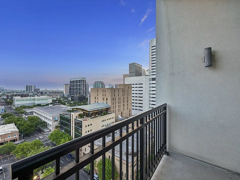 1211 Caroline St #1304 — Photo 30