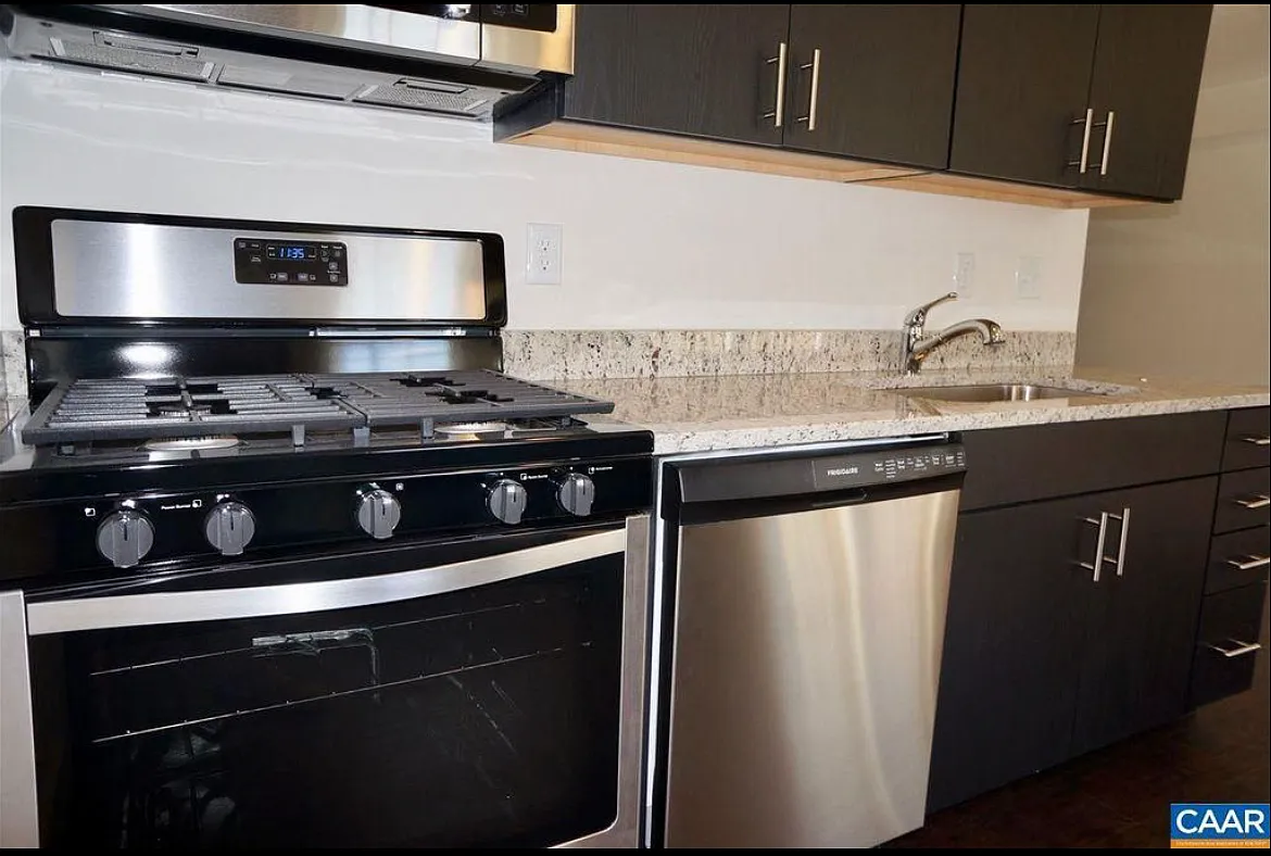 2302 Price Ave — Photo 3