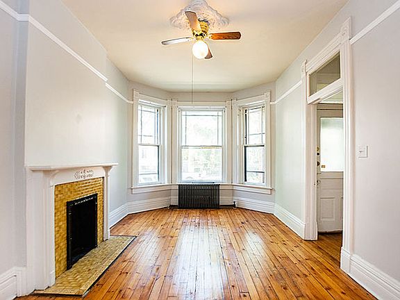 2nd image of 2109 N Kenmore Ave APT 1F