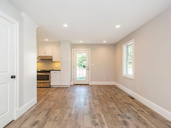 5th image of 237 Tomahawk St #1
