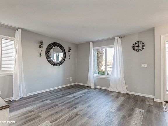 2nd image of 260 Bridlewood Cir