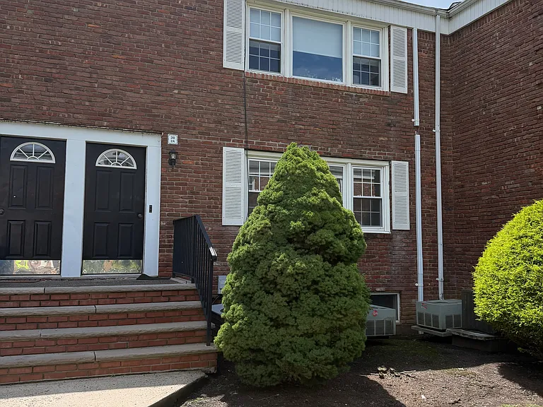 17 Dartmouth Ave #2A — Photo 14