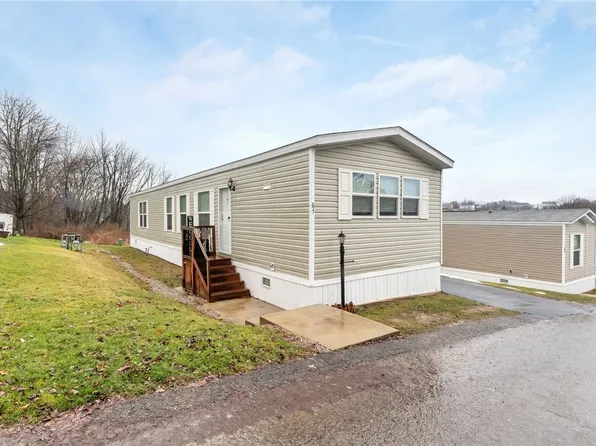 65 Country Club Dr N, Oakdale, PA 15071